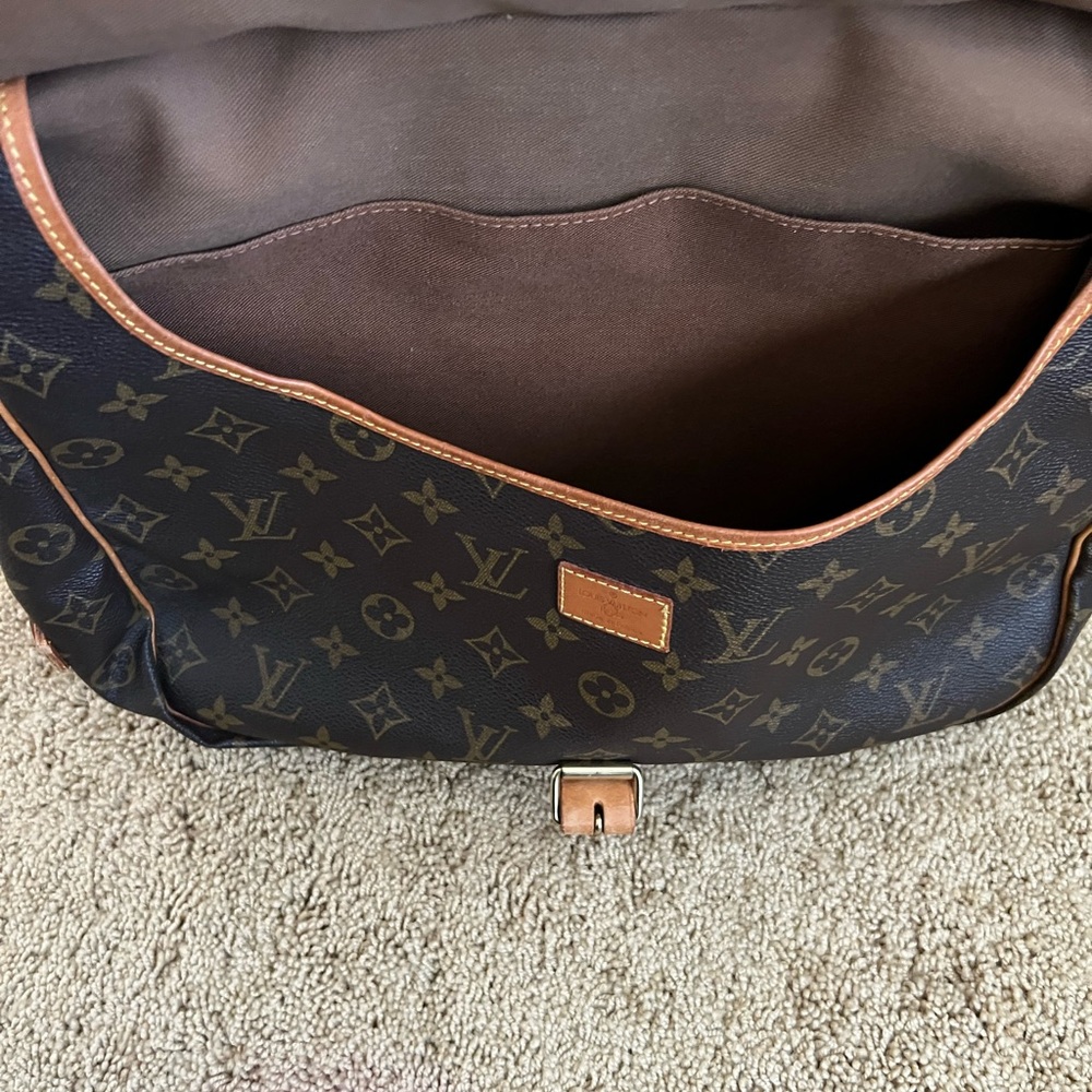 Louis Vuitton Samur 35. Box not included - Picture 4 of 7